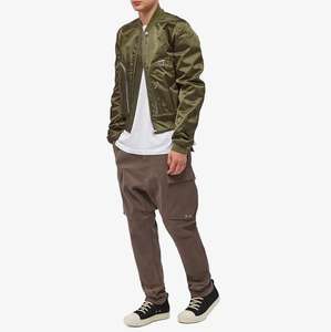 เสื้อแจ็คเก็ตกันลมผ้าซาตินสำหรับผู้ชายดีไซน์แบบกำหนดเองปกตั้งสไตล์บอมเบอร์ - Product Image 4