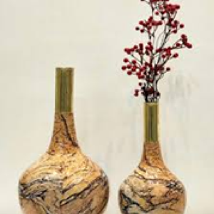 Urna de metal floral dorada pintada a mano con acabado brillante para decoración de lujo. Disponible a precios de mayoreo. - Product Image 3