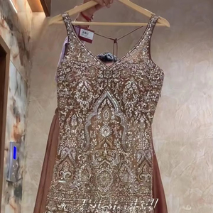 ชุดปาร์ตี้สไตล์อินเดีย ผ้าจอร์เจตต์ปักลายดาวประดับเลื่อมหนักและงานปักมือด้วยมุก เสื้อทรงปาลาซโซพร้อมผ้าคลุมไหล่ลูกไม้แฟนซี - Product Image 1