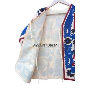 Veste Suzani brodée à la main unisexe, motif floral, coton indien, manteau d'hiver, tissu tricoté respirant, volants, col en V, fleurs sur le devant - Product Image 5