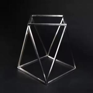 Mesa de centro de metal ligera redonda moderna con estilo de lujo simple para uso doméstico tarifas bajas de Vietnam para la decoración del hogar de la sala de estar - Product Image 1