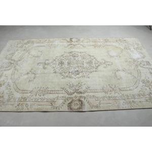 Alfombra Turca Tradicional Vintage de 5.3x8.6 pies, Ecológica, con Respaldo de Látex, Alfombra Grande de Lana con Parches Blancos y Marrones - Product Image 3