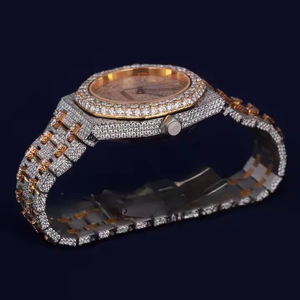 Reloj analógico de acero inoxidable de dos tonos con diamantes de moissanita, esfera de cristal con tachuelas, pantalla con números arábigos para hombres y mujeres - Product Image 5