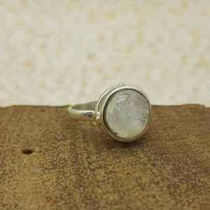 Bague de design moderne bohème faite à la main pierre de lune arc-en-ciel sertie de pierres précieuses en argent sterling 925 bague Simple cadeau artisanal - Product Image 2