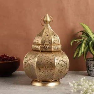 Lanterne à bougie marocaine en fer doré décoratif unique Lanternes de décoration d'éclairage au sol et suspendues - Product Image 2