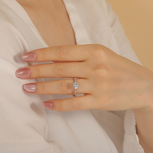 แหวนเพชรรูปหัวใจสองสี Jeulia Amore 18K โรสโกลด์และชุบโรเดียม - Product Image 6