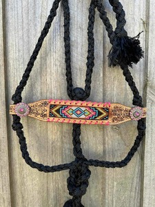 Licol pour cheval en cuir robuste avec rembourrage floral en cuir travaillé à la main, bride pour cheval avec muserolle et joue rembourrées réglables - Product Image 3