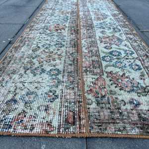 Alfombra turca vintage de 1.7x4.5 pies, alfombra de lana azul con lunares - Product Image 5