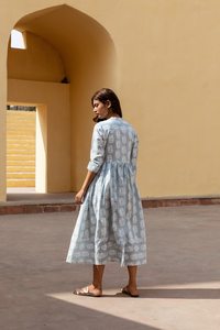 Robe Ellora imprimée à la main, en coton bohème, décontractée, pour les vacances, été, bleu et blanc, pour femmes - Product Image 5