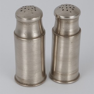 Moulin à sel et poivre décoratif en acier inoxydable avec corps poli lisse Travail artisanal conçu pour les repas décoratifs - Product Image 3