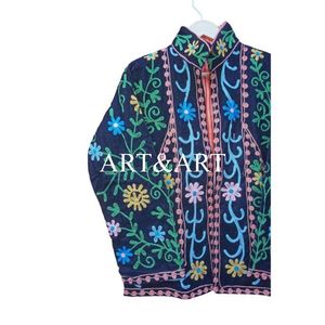 Chaqueta Corta Acolchada de Otoño/Invierno Hecha a Mano en India para Mujer, Ecológica, Transpirable, de Secado Rápido, con Bordado Floral Suzani de Algodón - Product Image 2