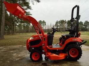 Tractores compactos Kubota con cortadora de montaje medio. - Product Image 5
