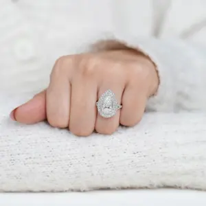 แหวนหมั้นเพชรแล็บไดมอนด์ทรงลูกแพร์ ดีไซน์สวยงาม ประดับเพชรสองชั้น - Product Image 5