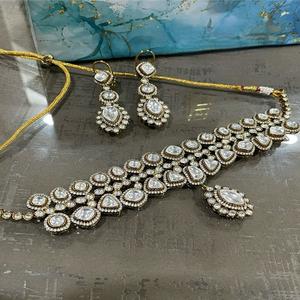 Atractivo diseño de piedra de alta calidad, conjunto de collar Kundan chapado en oro, pendientes para mujer, joyería de diseñador para ropa de boda - Product Image 1