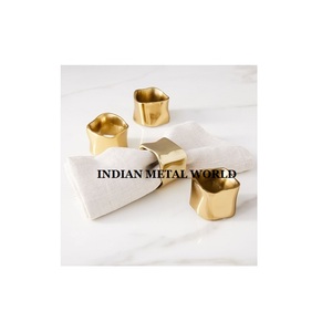 Lot de 4 ronds de serviette en laiton ronds modernes de taille personnalisée ronds de serviette en laiton couleur or utilisation de mariage ennemi - Product Image 2