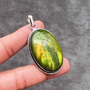 Pendentif Labradorite verte fait à la main en argent Sterling 925 bijoux ovales en pierres précieuses collier élégant pour les femmes cadeau - Product Image 3