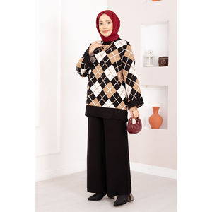 Conjunto de Hiyab de Punto con Patrón Baklava Estilo Casual Milano en Negro - Product Image 3