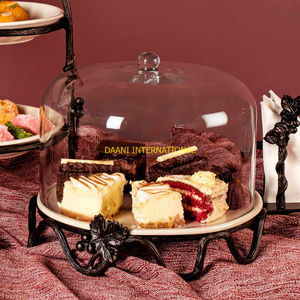 Support à Gâteau Rond avec Couvercle en Dôme de Verre et Base Métallique Décorative en Vigne pour Présentoir à Dessert Mariages Fêtes Hôtels Restaurants - Product Image 2