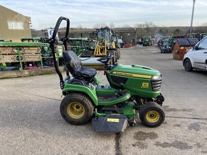 John Deere X940 Diesel <b>Ride</b>-On Mower / Commercial Lawn <b>Tractor</b> (18 kW / 24.5 HP) - Product Image 4