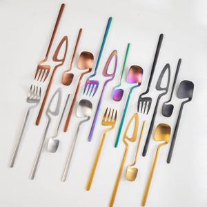 Ensemble de couverts élégants en métal inoxydable de style royal avec manche long et fin décoratif accrocheur pour les maisons et les hôtels - Product Image 6