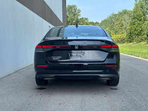 USADO 2024 Volante a la izquierda Bajo kilometraje Transmisión automática Asientos de cuero todo en perfecto estado listo para enviar - Product Image 5