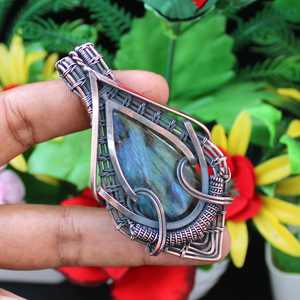 Fil de cuivre fait à la main enroulé Labradorite pierre précieuse pendentif Unique Vintage Artisan bijoux avec plaqué or cadeau pour elle - Product Image 2