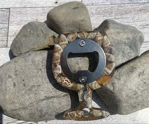 Décapsuleur décoratif unique en résine avec un look traditionnel idéal pour les maisons de style campagnard et les concepts de style intérieur vintage - Product Image 6