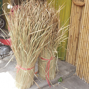 Meilleur prix de gros rouleau de toit de palmier toit tiki rouleaux de paille d'herbe de bar extérieur du meilleur fournisseur - Product Image 1