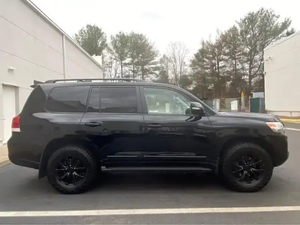 2020 para Toyota LandCruiser SUV con caja de cambios Manual de motor de gasolina de bajo kilometraje AWD Drive Dirección de mano izquierda-Venta caliente Vehículo usado - Product Image 2