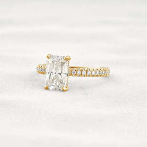 แหวนเพชรทรงเรเดียนท์คัท สร้างในห้องปฏิบัติการ ทองคำขาว 14K สไตล์วินเทจ ประดับเพชรทรงบริลเลียนท์คัทแบบฝังเพชรเรียง ชุบโรเดียม เหมาะสำหรับงานแต่งงานและงานเลี้ยง - Product Image 4