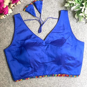La blusa tiene liso con hermoso Moti colorido trabajo encaje cuello en V blusa material pesado banarasi seda con manga de 10 pulgadas adjunta - Product Image 3
