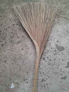 Palo de escoba de coco hecho a mano de escoba de hoja de coco de Vietnam - Product Image 5