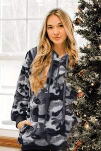 Sudadera con capucha holgada informal cálida y borrosa bordada a la moda para mujer 2023 con bolsillos prendas de vestir exteriores de invierno - Product Image 3