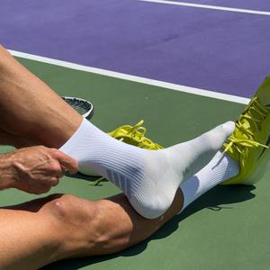 Chaussettes de pickleball personnalisées, chaussettes mi-mollet anti-ampoules, absorbantes, respirantes, adaptées aux hommes et aux femmes, vêtements de sport, vente en gros - Product Image 6