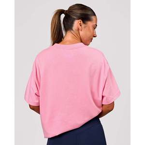 Camiseta Oversize Varsity EST de Peso Pesado - Rosa Rosado con Logotipo Frontal Azul Marino Future - Product Image 4