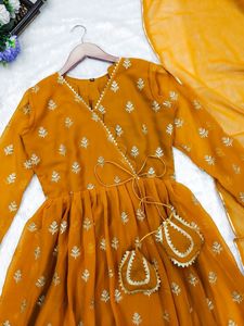 ชุดกาวน์ออกแบบล่าสุดสำหรับผู้หญิง - Product Image 2
