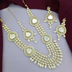 ชุดเครื่องประดับเจ้าสาวแบบอินเดีย ไข่มุกเทียม คุนดัน สร้อยคอหลายชั้น พร้อมต่างหูระย้า และเครื่องประดับมงกุฎสำหรับผู้หญิง - Product Image 2