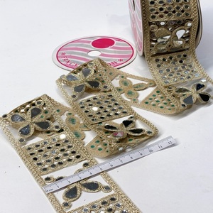 Miroir personnalisé broderie dentelle tissu mariée ethnique et mode utilisation à la main mirrorWork dentelle brodée mariée et mode ethnique - Product Image 1