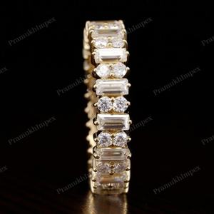 Anillo de Boda Clásico Unisex con Diamante Cultivado en Laboratorio de Primera Calidad, Corte Baguette, Certificado IGI, Personalizado, 2.71 CTW, Claridad VVS, Oro Amarillo, para Fiesta - Product Image 3
