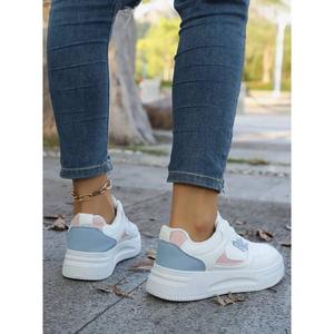 1 paio di scarpe da skateboard basse da donna, comode ed eleganti, con suola morbida e design casual. - Product Image 6