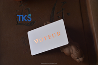 Carte de crédit de luxe personnalisée taille carte couleur impression en plastique feuille d'or carte de garantie RFID/NFC à bande magnétique