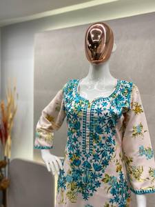 Conjunto de traje pakistaní completamente cosido de nueva moda tradicional de seda Chinon, trabajo de espejo para fiestas de boda, ropa festiva, ropa lista para usar - Product Image 4