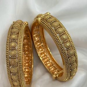 Clásico de moda chapado en oro mate hermoso aspecto dos conjuntos de brazaletes elegantes brazaletes que se pueden abrir para mujeres para ropa de boda - Product Image 1