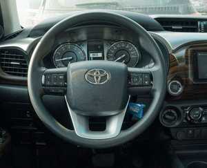 Toyota Hilux 2024 Usada en Buen Estado, Toyota Hilux DC 2.7L Gasolina AT (Negro) - Product Image 5