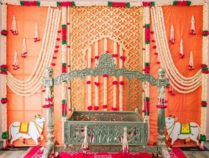 Berceau élégant en argent pour la cérémonie des noms de bébé Superbe berceau doré pour décor de scène Berceau de paon doré pour Namkaran - Product Image 6