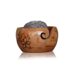 Bol à laine en bois rustique, sculpté à la main, support pour le tricot et le crochet, bol de rangement, cadeau pour les tricoteuses et les crocheteuses - Product Image 1