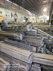 Exportation directe Vietnam Usine Bois dur Résineux Briquette Fabriqué à la machine Charbon de bois 7850J Calorie Cendres Blanches Brûlant Propre Sans Fumée - Product Image 2