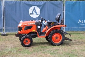 Kubota Wheel Tractor 25HP Engine Orange Color Agricultural <b>Machinery</b> - Product Image 3