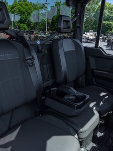 รถ Polaris Ranger UTV 4x4 รุ่น Limited Edition สีดำ ราคาประหยัด พร้อมเบาะนั่งภายใน คอนโซลกลาง และที่วางแก้ว - Product Image 6