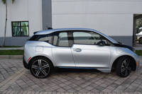 Voitures d'occasion 2015 I3 4 portes berline, sièges en cuir, caméra arrière, phares LED, écran tactile, toit ouvrant, toit en alliage d'aluminium automatique